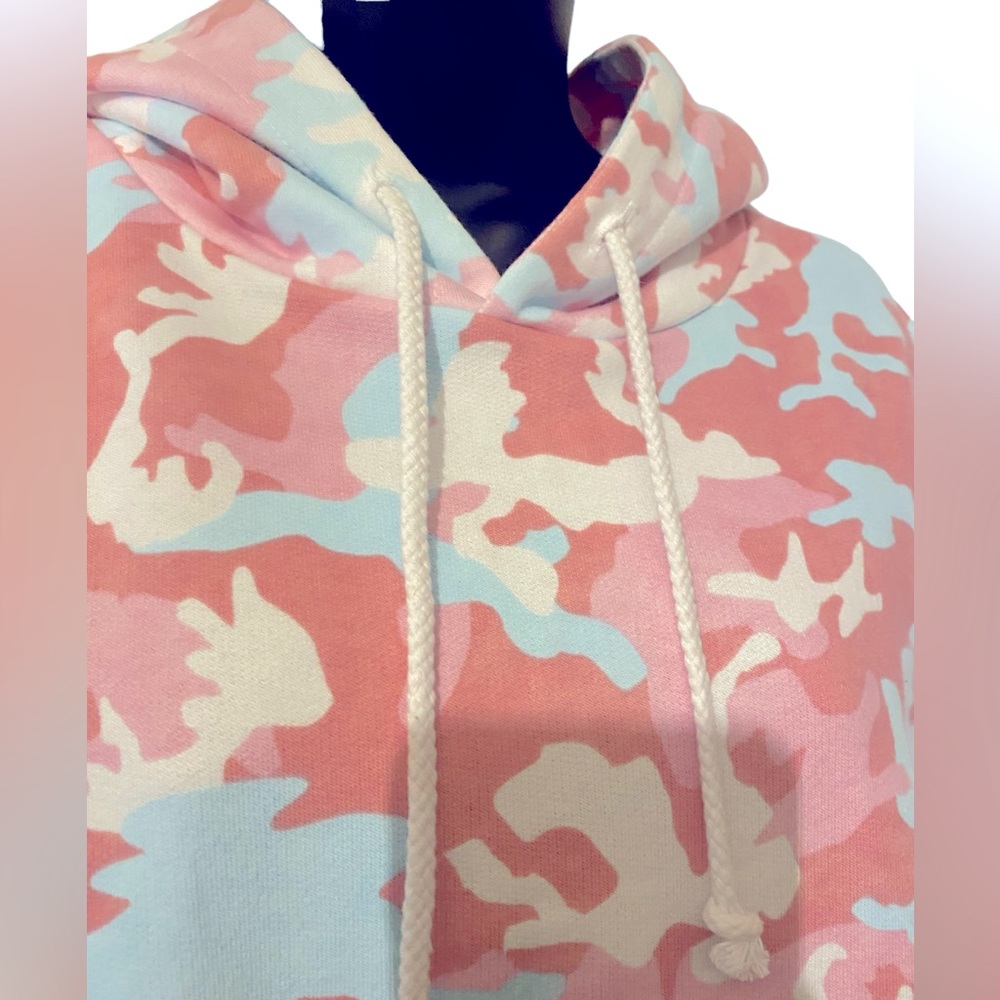 Kylie Jenner Pink “Candy” Camo Hoodie NWOT size S Tik Tok Famous, barbiecore - Picture 6 of 11